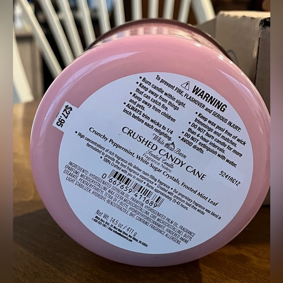 White Barn Crushed Candy Cane Candle Bath and Body Works 3 wick NEW - Picture 3 of 3